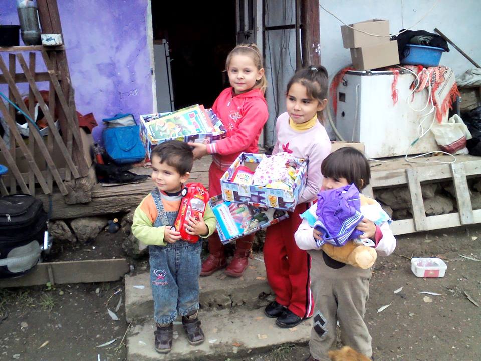 Am ajutat o familie saraca cu jucarii – [2]