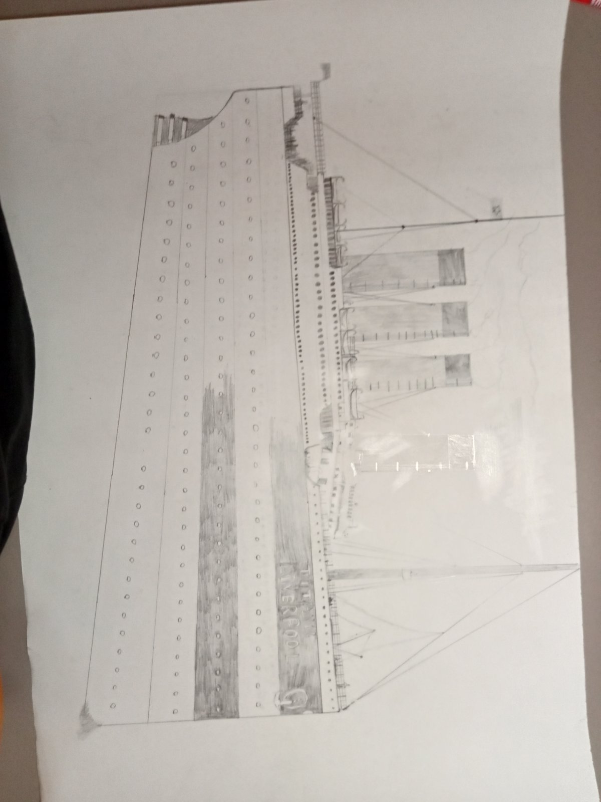 Îl ajut pe fratele meu sa deseneze RMS TITANIC